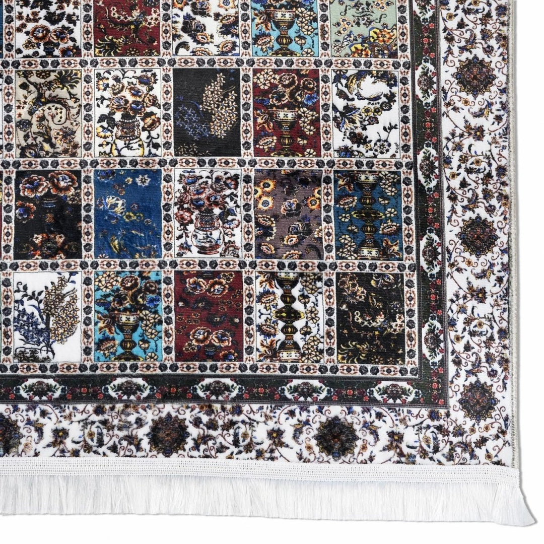 Patchwork seccadenin köşesi: çiçekli bordür ve beyaz püsküller