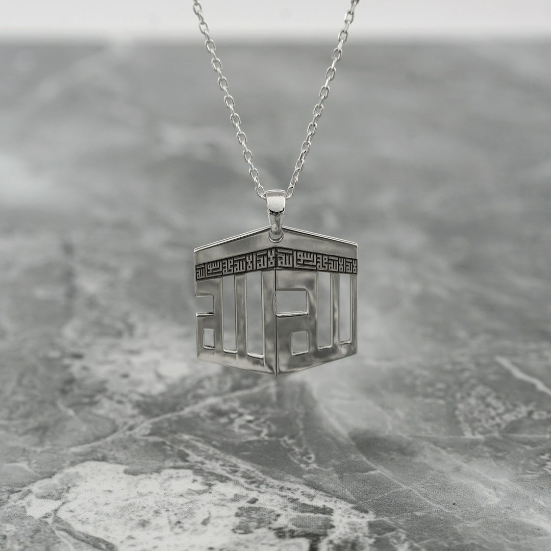 kabe tasarimli kufi hat ile kelime i tevhid yazili zincirli zarif gumus kolye islamicwallart