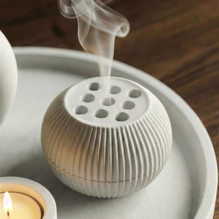 buhurdanlik kapaginin ust kisminda yer alan delikler tutsu dumaninin dengeli ve yumusak bir sekilde yayilmasına yardimci olur islamicwallarttr