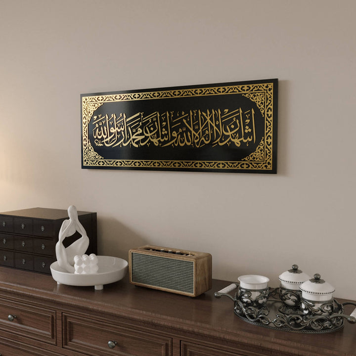Siyah cam üzerine gold desenli çerçeveli Kelime-i Şehadet Dini Cam Tablo.