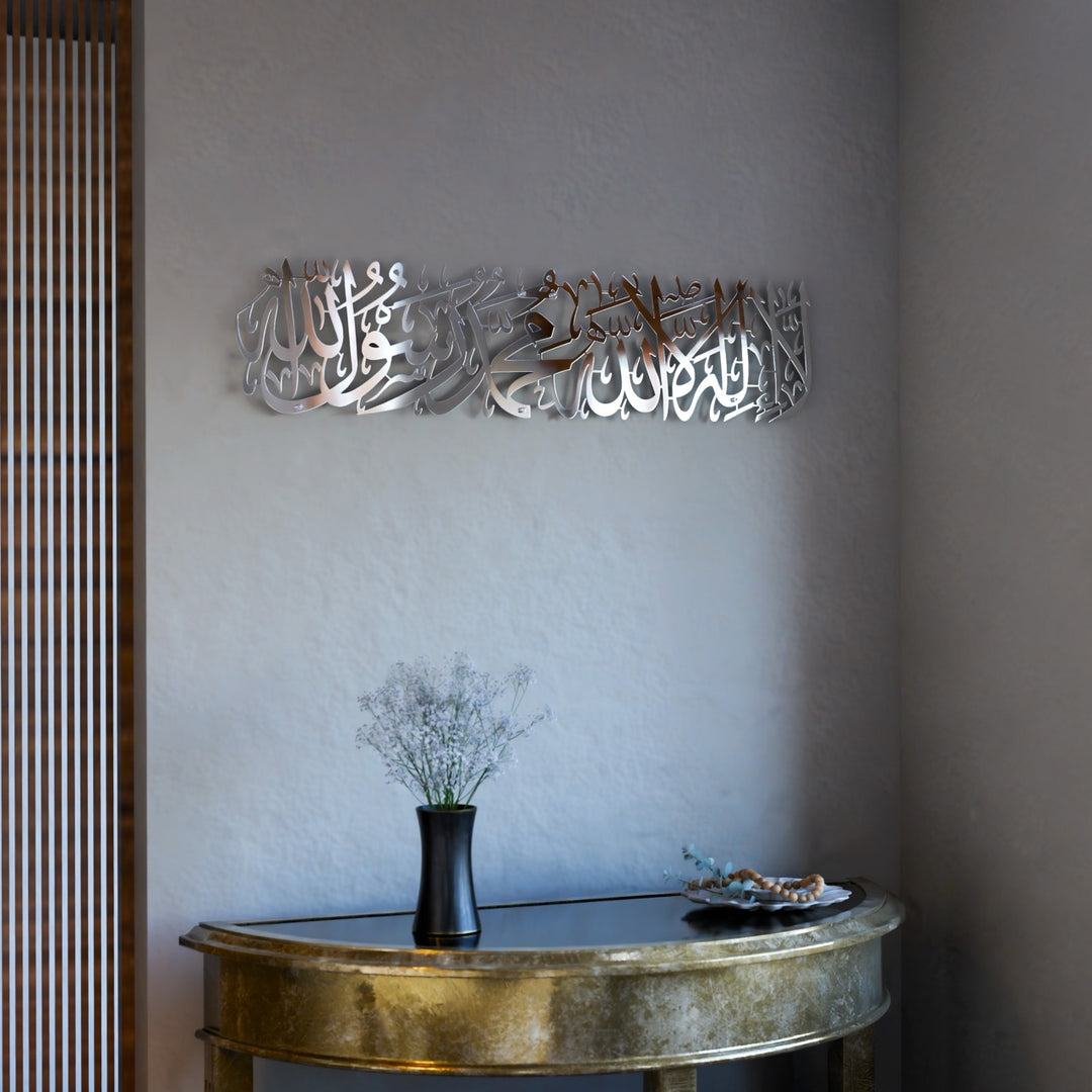 Dresuar uzerinde sergilenen gumus kelime-i tevhid metal tablo modern klasik dini dekorasyon islamicwallarttr