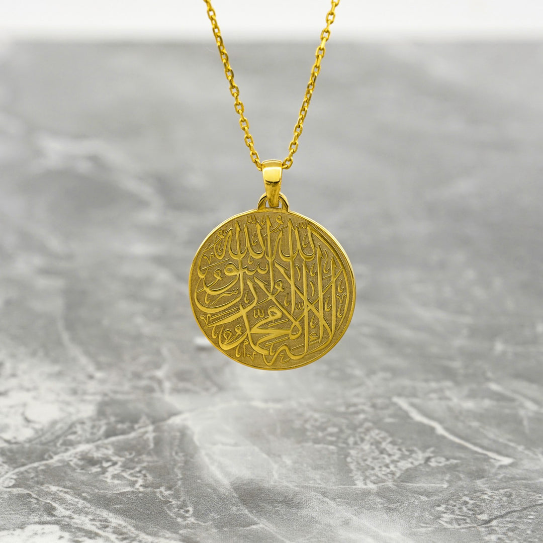 kelime i tevhid arapca hat ile yazili zincirli yuvarlak altin kaplama gumus kolye islamicwallarttr