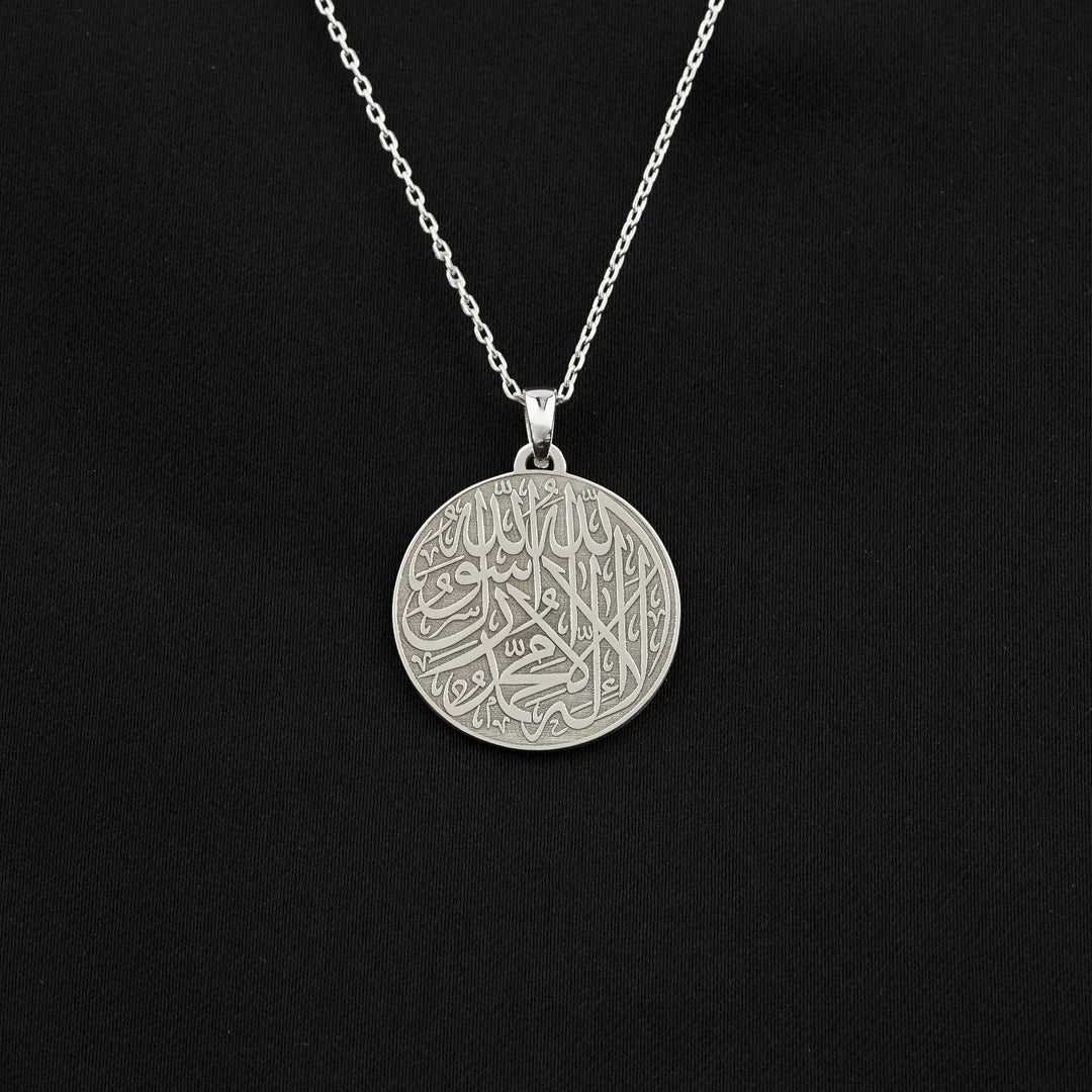kelime i tevhid arapca hat ile yazili yuvarlak gumus kolye islamicwallarttr