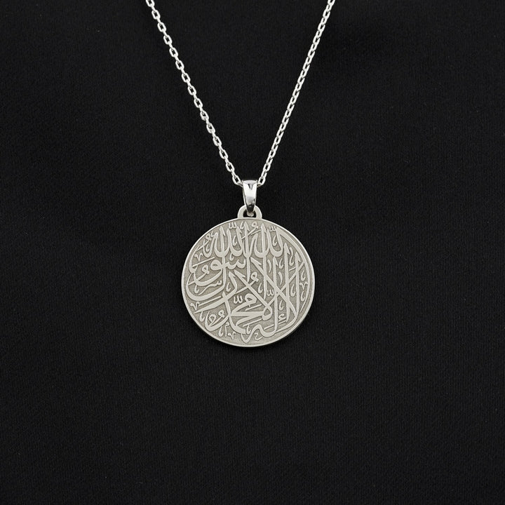 kelime i tevhid arapca hat ile yazili yuvarlak gumus kolye islamicwallarttr