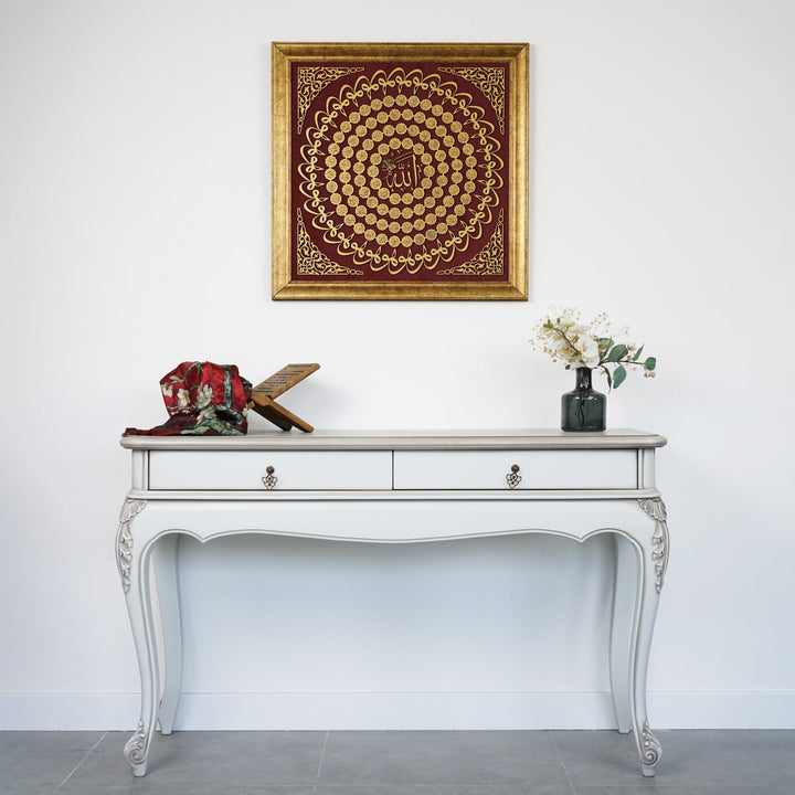 beyaz dresuar uzerinde altin yaldizli cerceveli krem kadife zeminli altin lazer kesim ahsap 99 esma tablo islamicwallarttr