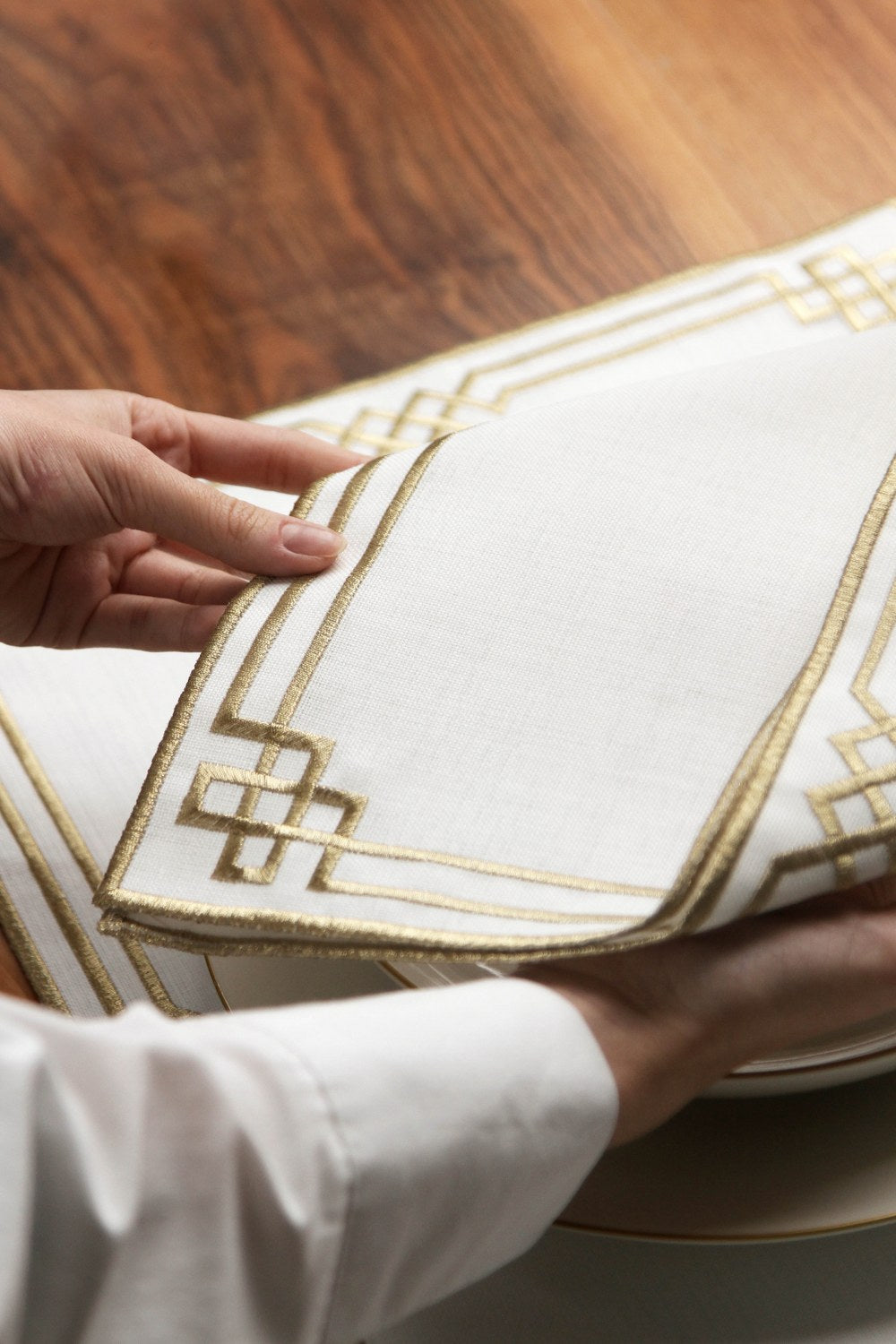 luks geometrik nakis islemeli iftar sunum takimi kaliteli durusu ve ince iscilige sahip islamicwallarttr