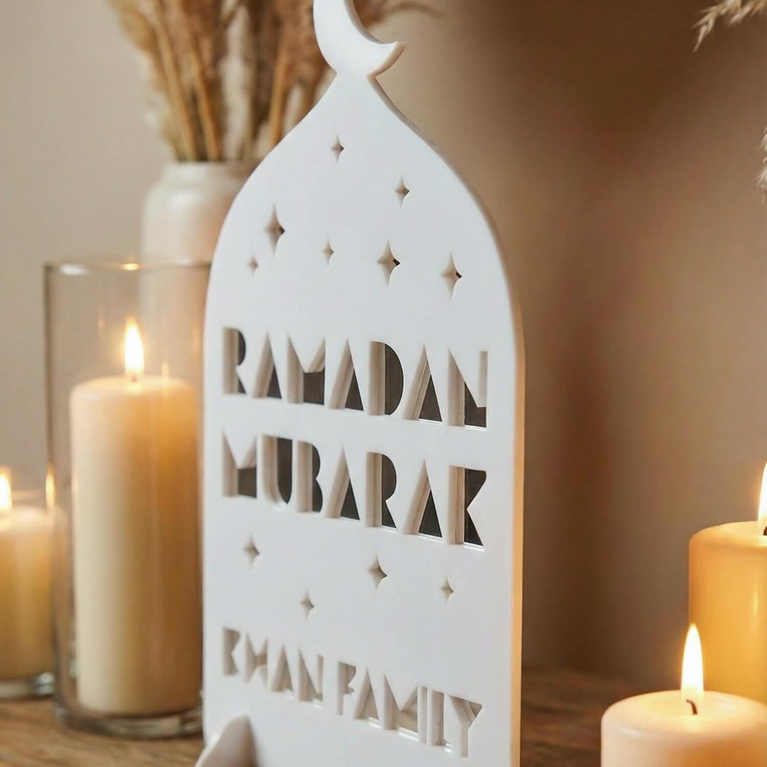 Kişiselleştirilebilir Aile İsimli Akrilik Masa Üstü Ramazan Dekoru