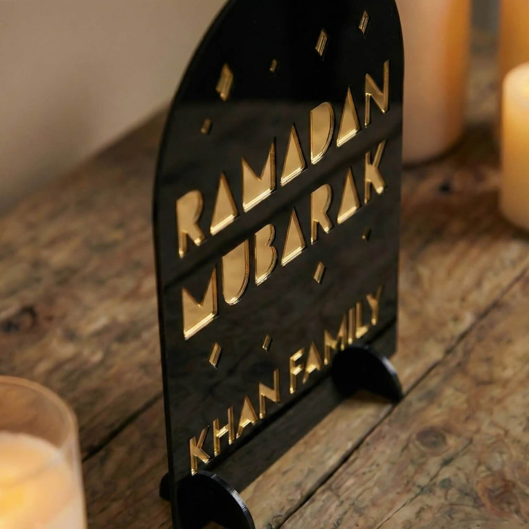 Kişiselleştirilebilir Aile İsimli Akrilik Masa Üstü Ramazan Dekoru