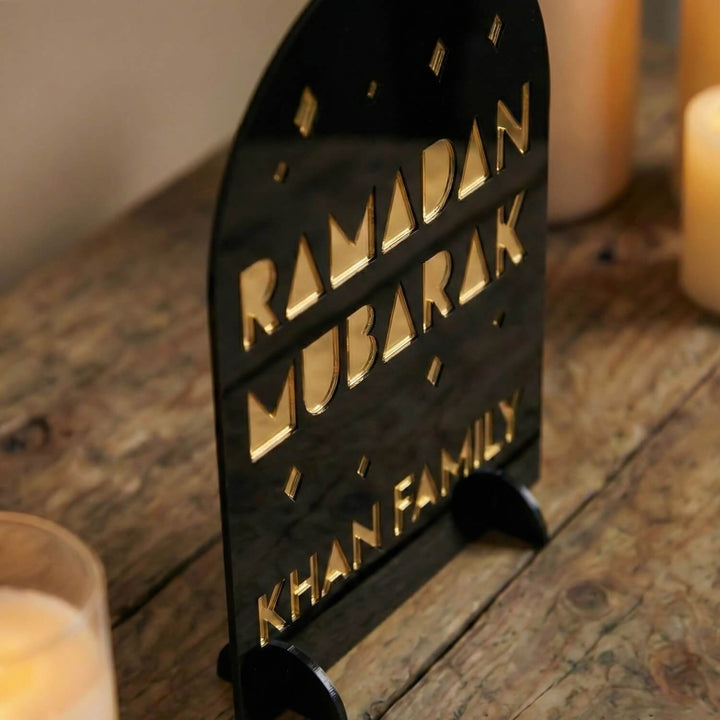 Kişiselleştirilebilir Aile İsimli Akrilik Masa Üstü Ramazan Dekoru