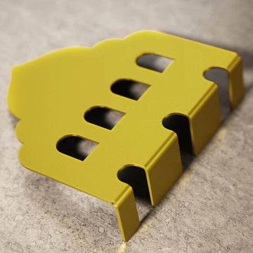 Altın renk Minimalist Kubbe metal çatal bıçak tutucu, yandan açılı görünüm