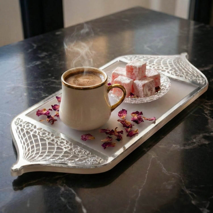 mihrap tasarim gumus pleksi islemeli buzlu akrilik tepsi uzerinde kahve ve lokum sunumu islamicwallarttr