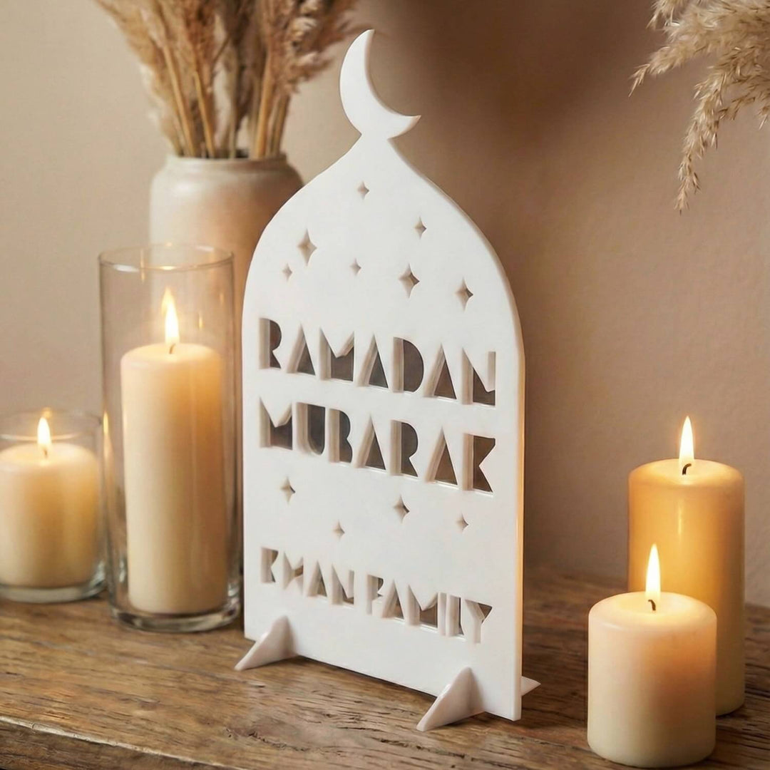 Kişiselleştirilebilir Aile İsimli Akrilik Masa Üstü Ramazan Dekoru