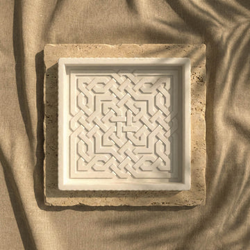 Geometrik Geçme Desenli İslami Dekor - El Yapımı Taş Tozu Tabak
