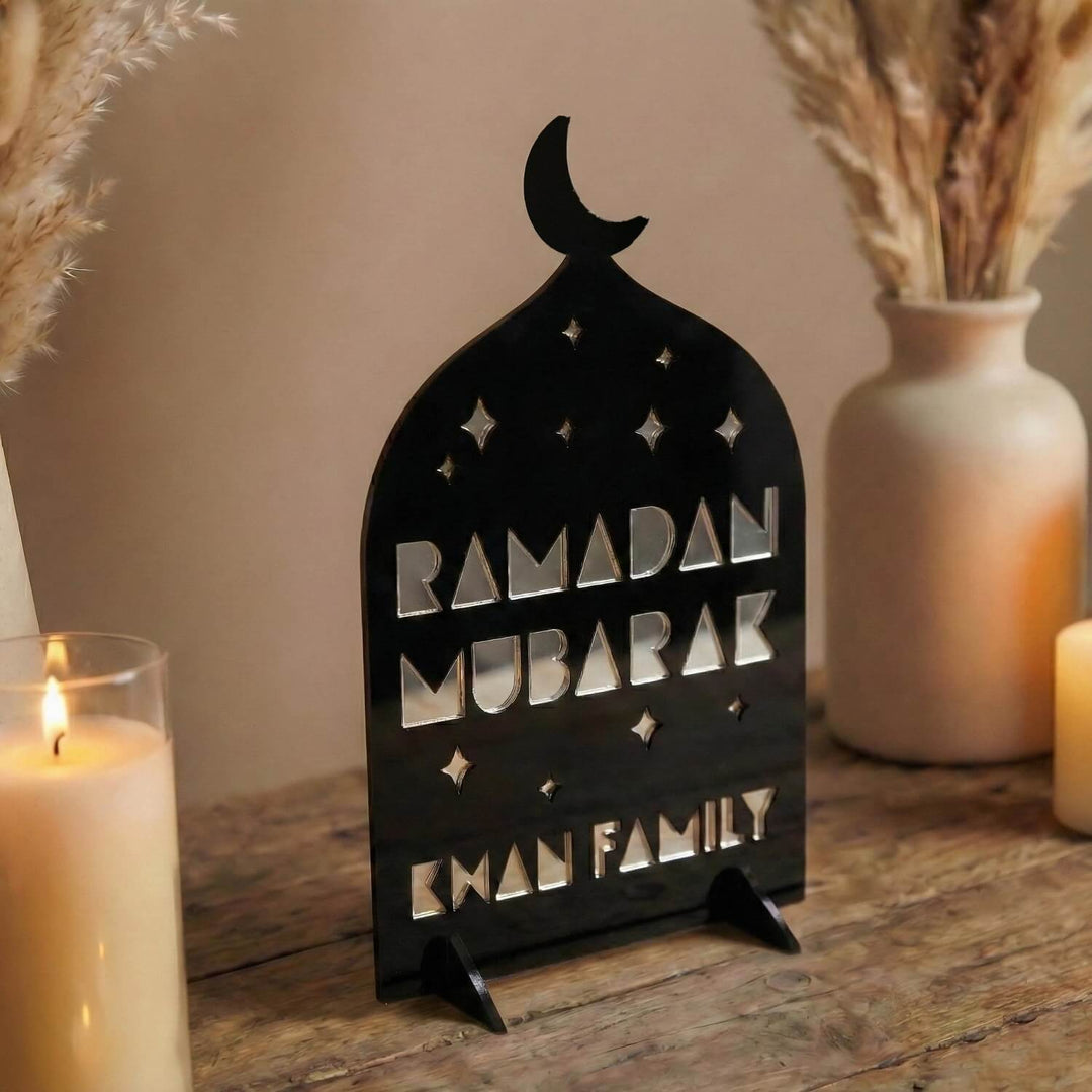 Kişiselleştirilebilir Aile İsimli Akrilik Masa Üstü Ramazan Dekoru