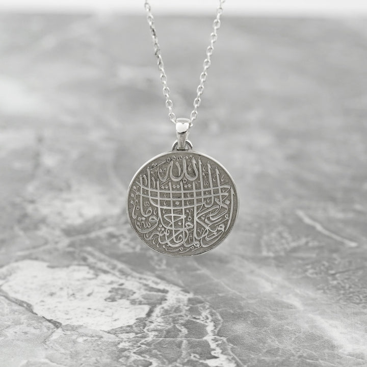 nazar duasi yazili zincirli yuvarlak şekilli gumus kolye islamicwallarttr