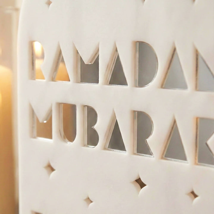 Kişiselleştirilebilir Aile İsimli Akrilik Masa Üstü Ramazan Dekoru