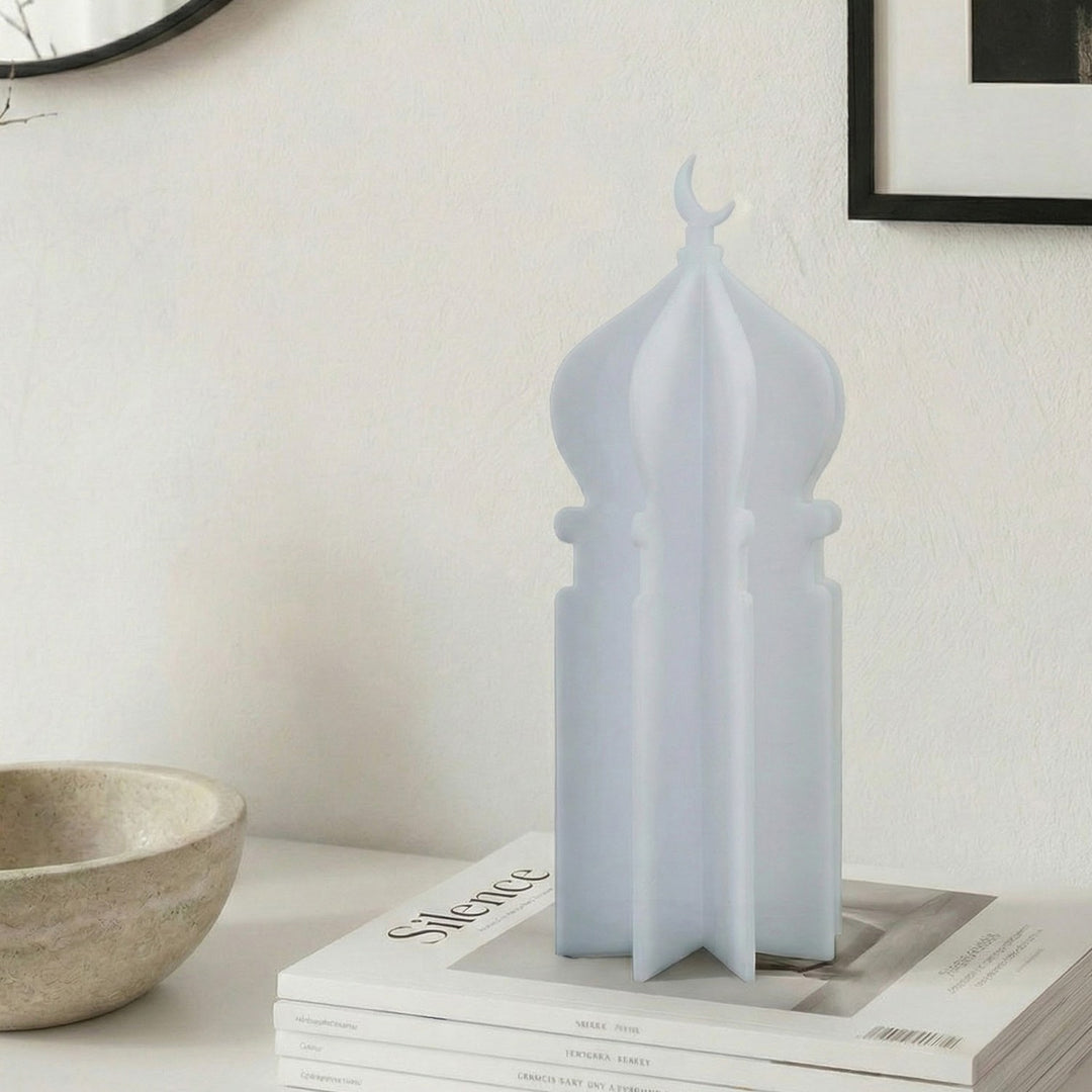 Buzlu beyaz akrilik geçmeli minare Ramazan dekoru, yakın çekimle kubbe ve gövde formu