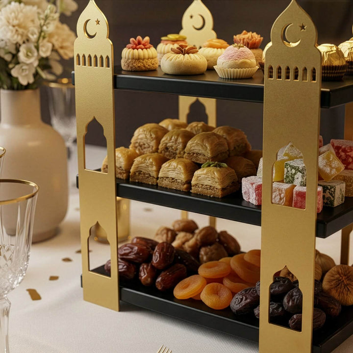 Ramazan icin ozel tasarlanmis 3 katli sunumluk, altin renkli detaylar ve zarif minare formu ile sofraniza modern bir dokunus katiyor islamicwallarttr