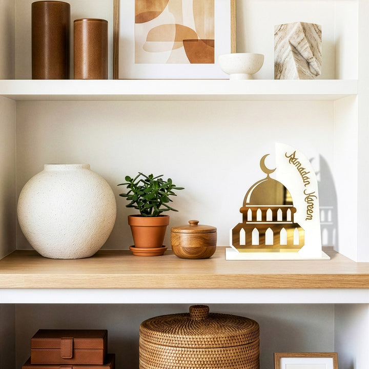 altin pleksi ile yazili ramazan kerim ve cami silueti olan buzlu akrlik masaustu dekor islamicwallarttr