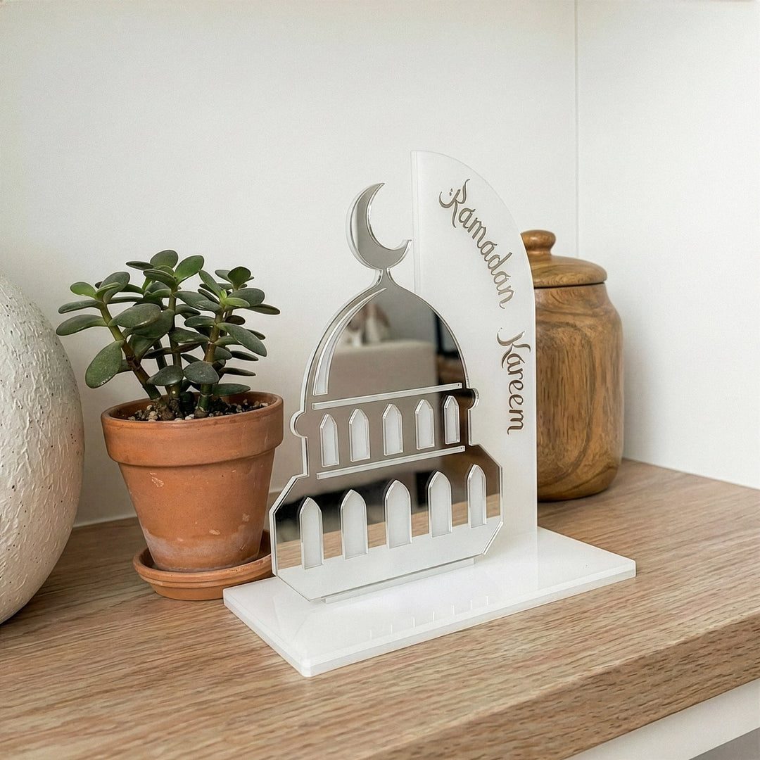 gumuspleksi ile yazili ramazan kerim ve cami silueti olan buzlu akrlik masaustu dekor sik ve estetik islamicwallarttr