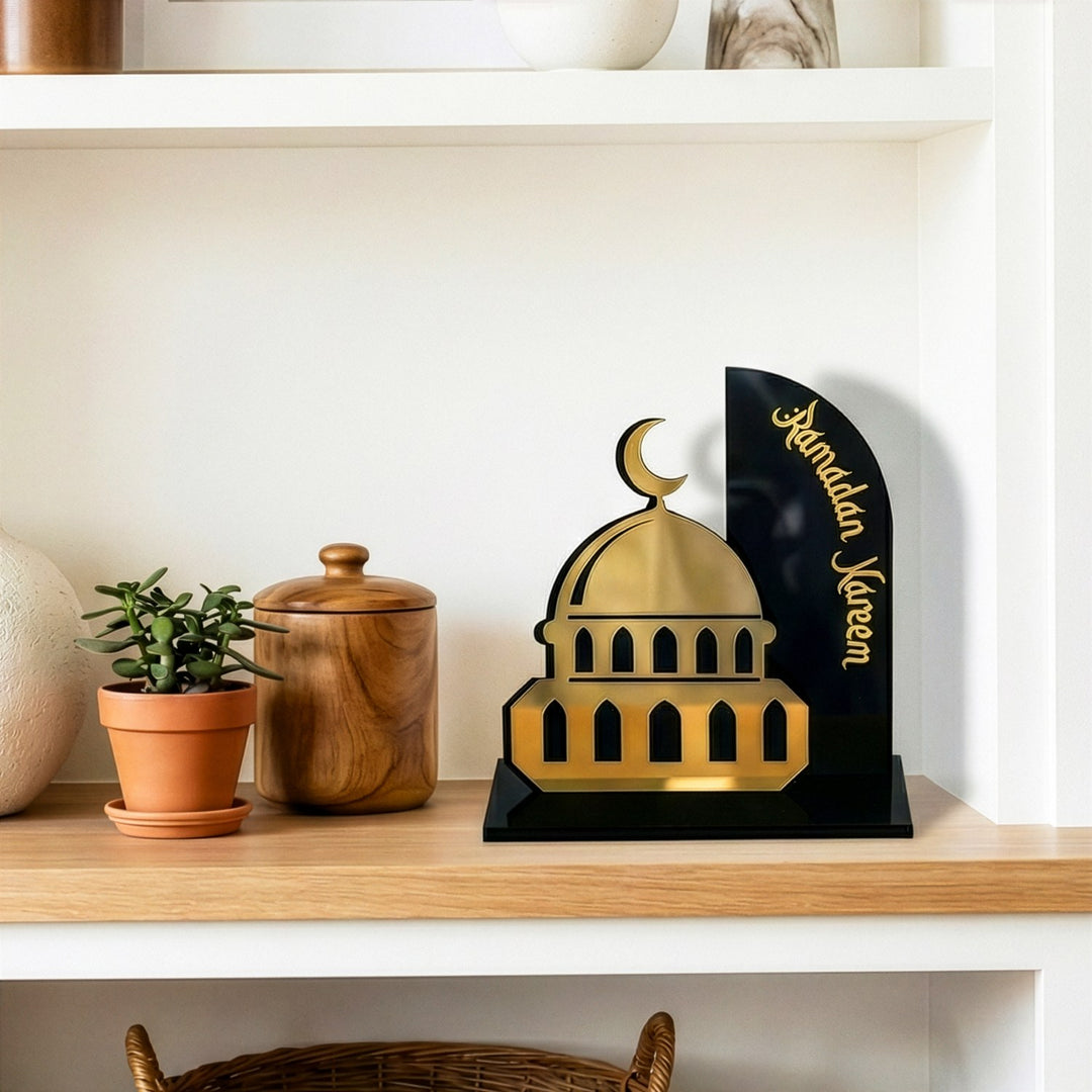 ramazan kerim yazili ve cami siluetli siyah akrilik uzeri altin pleksili masa ustu dekor iyi bir ramazan hediyesidir islamicwallarttr