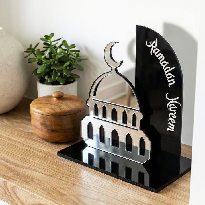 ramazan kerim yazili ve cami siluetli siyah akrilik uzeri gumus pleksili masa ustu dekor iyi bir ramazan hediyesidir islamicwallarttr