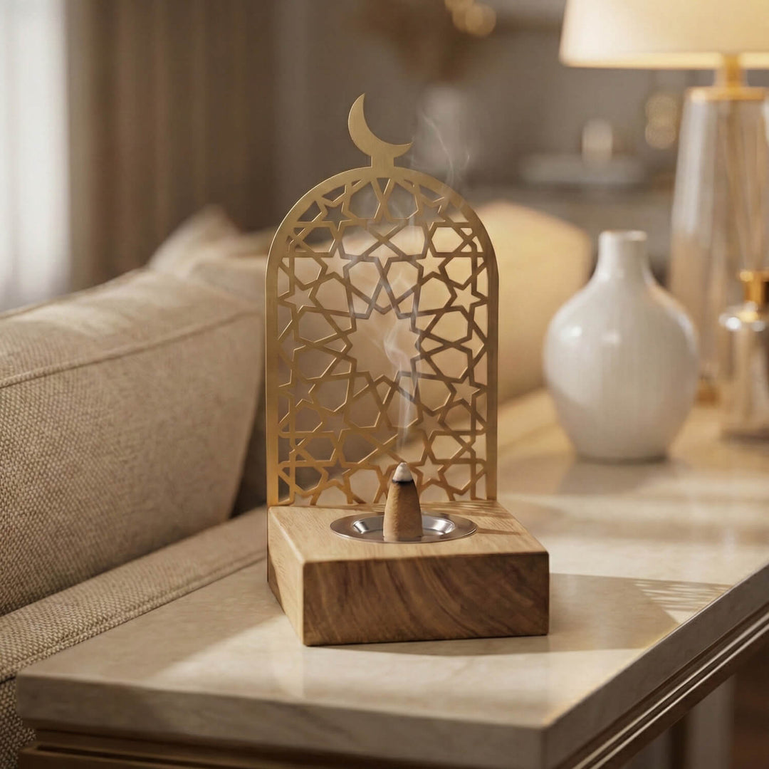 Modern tasarim yildiz desenli altin renk metal panelli ve dogal ahsap kaideli konik tutsuluk islamicwallarttr