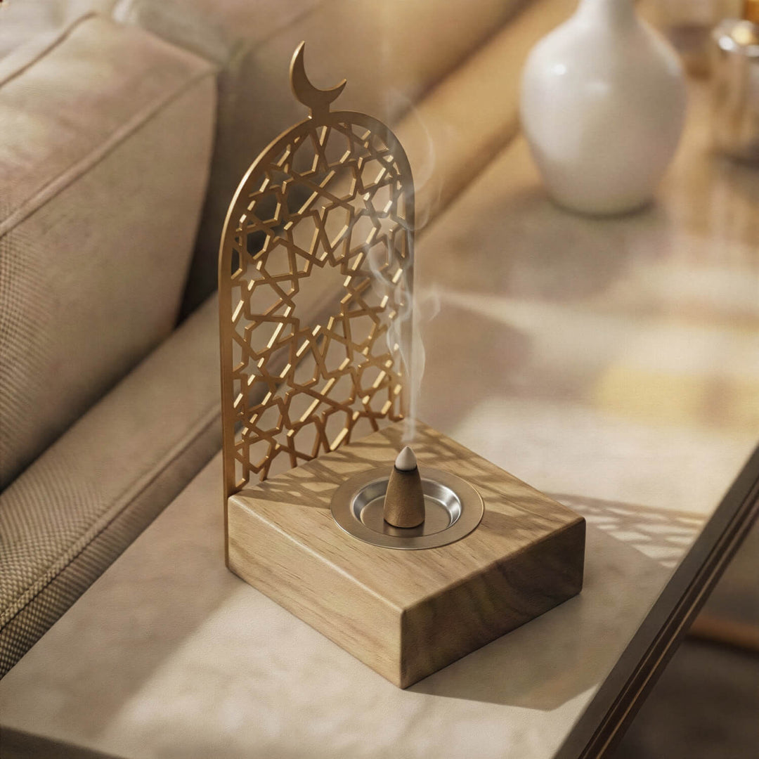 Ahsap tabanli ve hilal figurli altin renk metal lazer kesim dekoratif buhurdanlik tutsuluk islamicwallarttr