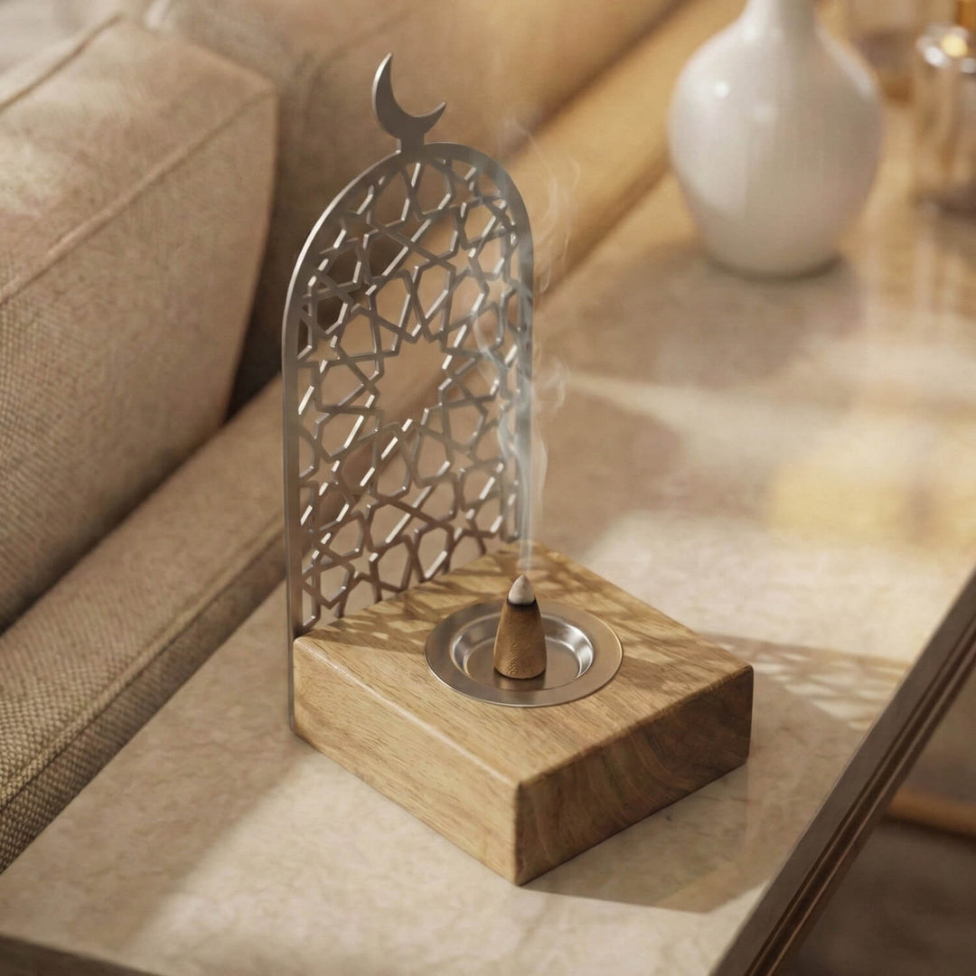 Modern tasarim yildiz desenli gumus metal panelli ve dogal ahsap kaideli konik tutsuluk islamicwallarttr