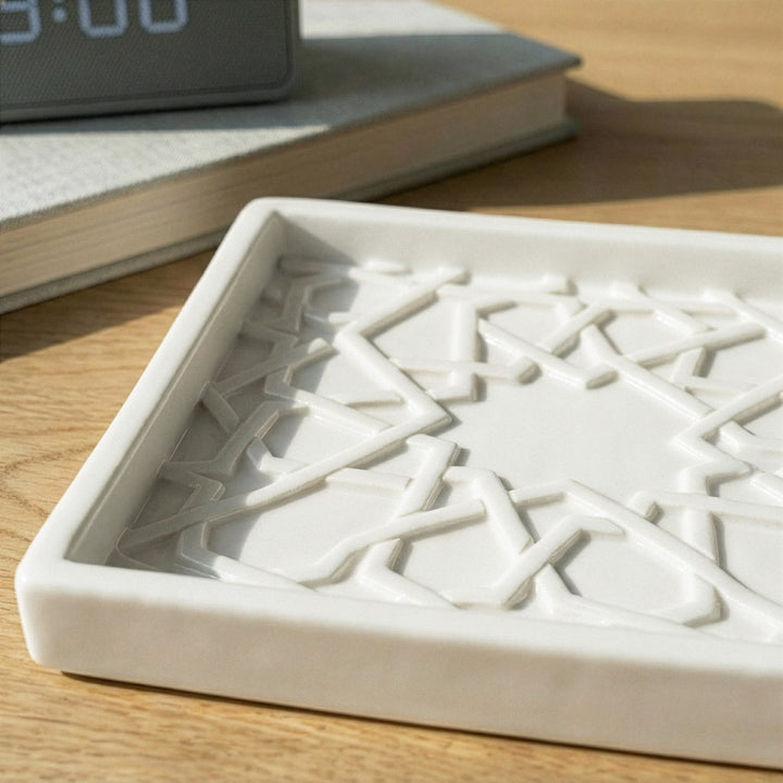 selcuklu yildizi tas tozu beyaz dekoratif tabak yakin cekim islamicwallarttr