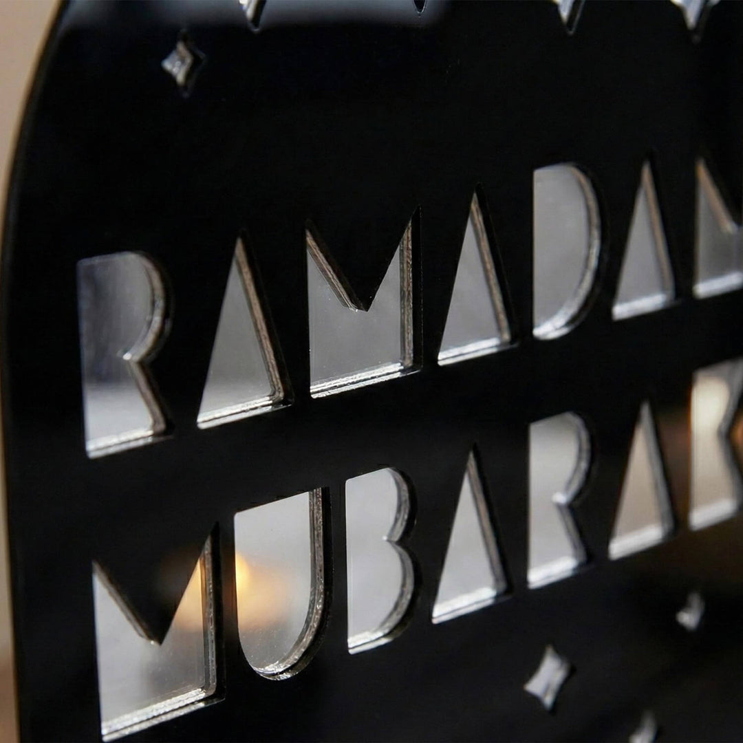 Kişiselleştirilebilir Aile İsimli Akrilik Masa Üstü Ramazan Dekoru