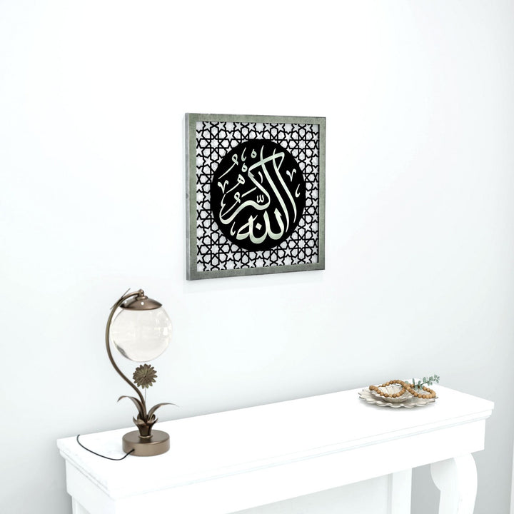 allahuekber-yazili-ahsap-uzerine-gumus-pleksi-tablo-islamicwallarttr