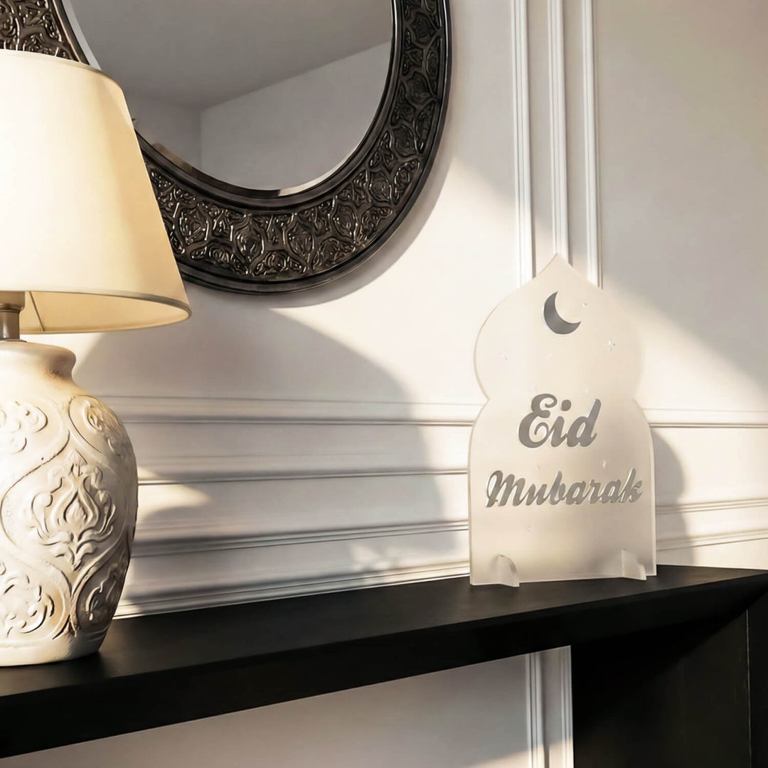Hayırlı Bayramlar Yazılı Mihrap Formlu Akrilik Masa Üstü Dekor