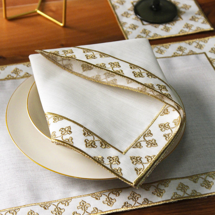 zarif nakisli ramazan pecete takimi masa uzerinde simetrik yerlestim islamicwallarttr