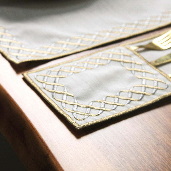 zincir kanar islemeli ramazan sofra sunum seti altin ve gumus nakislariyla  dikkat cekicidir islamicwallarttr