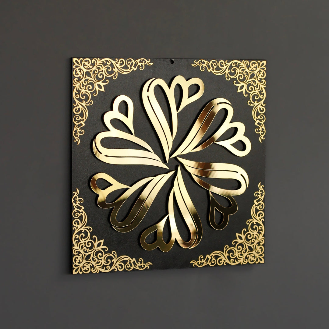 Altın akrilik Allah (c.c.) lafzı kare tablo, 36 x 36 cm, koyu gri duvarda karşıdan