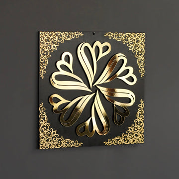 Altın akrilik Allah (c.c.) lafzı kare tablo, 36 x 36 cm, koyu gri duvarda karşıdan