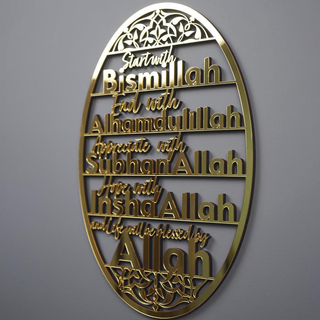 Altın aynalı akrilik tablonun üst süslemesi ve satırlarının açılı yakın çekimi