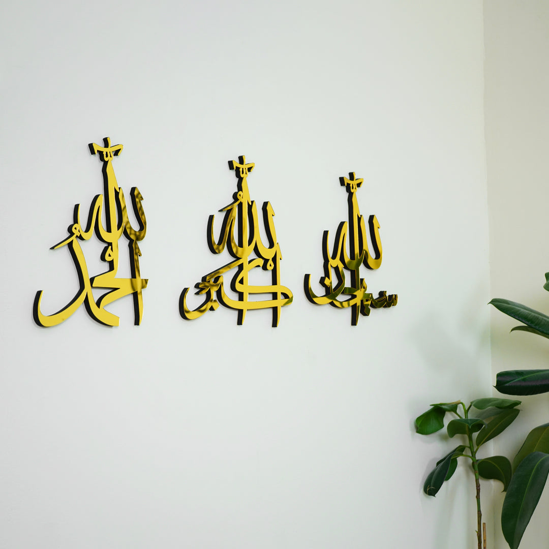 Altın üç parçalı Sübhanallah, Elhamdülillah, Allahuekber akrilik setin duvarda yandan görünümü