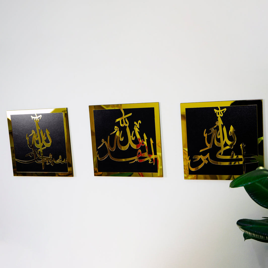 Siyah üzeri altın Sübhanallah, Elhamdülillah, Allahuekber seti, duvarda hafif açılı çekimle